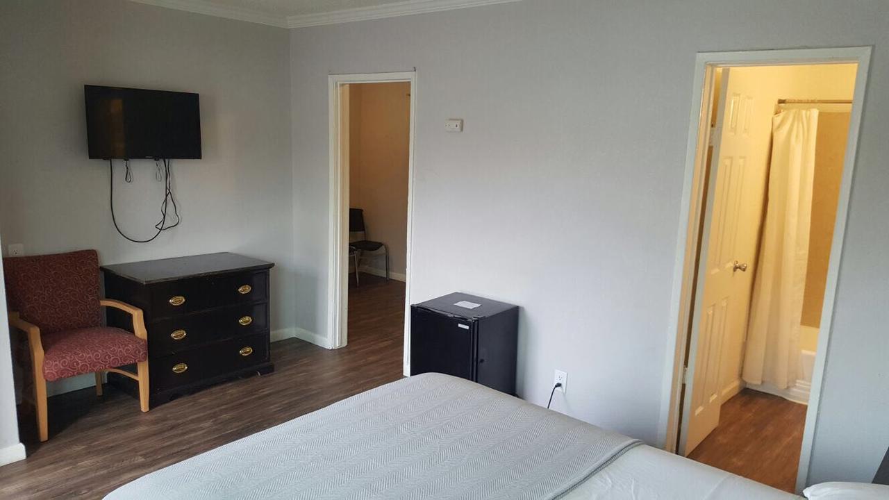 Good Knight Motel 2*