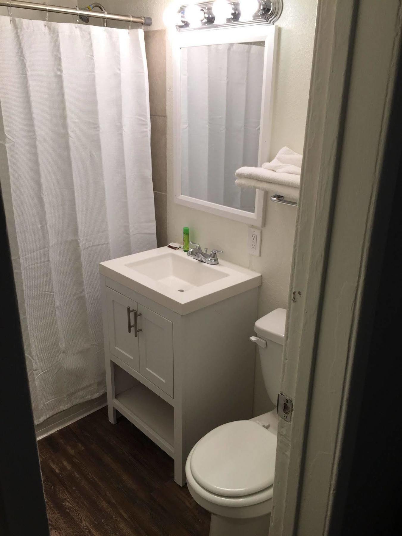 Good Knight Motel 2*